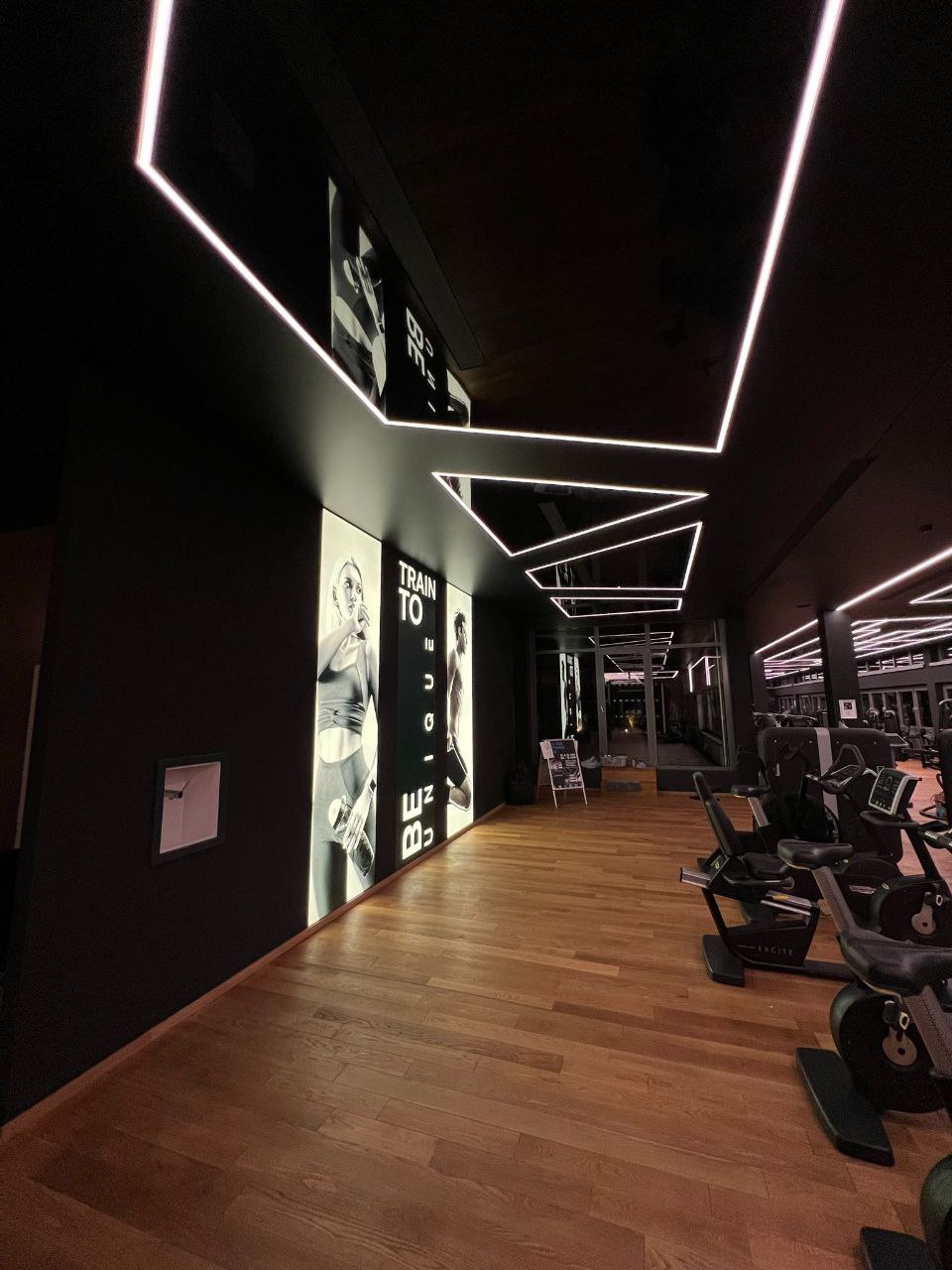 Глянцевый потолок